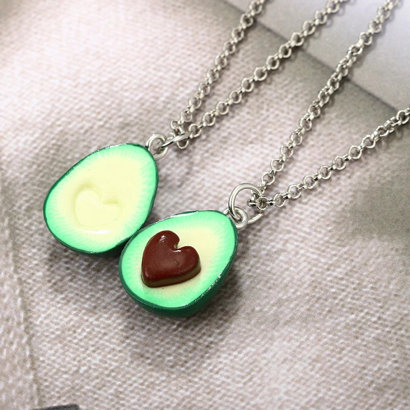 Simulation Fruit Avocado Heart-Shaped Keychain Creative Avocado Backpack Key Chain Pendant Fashion Jewelry Key Ring Friend Gift