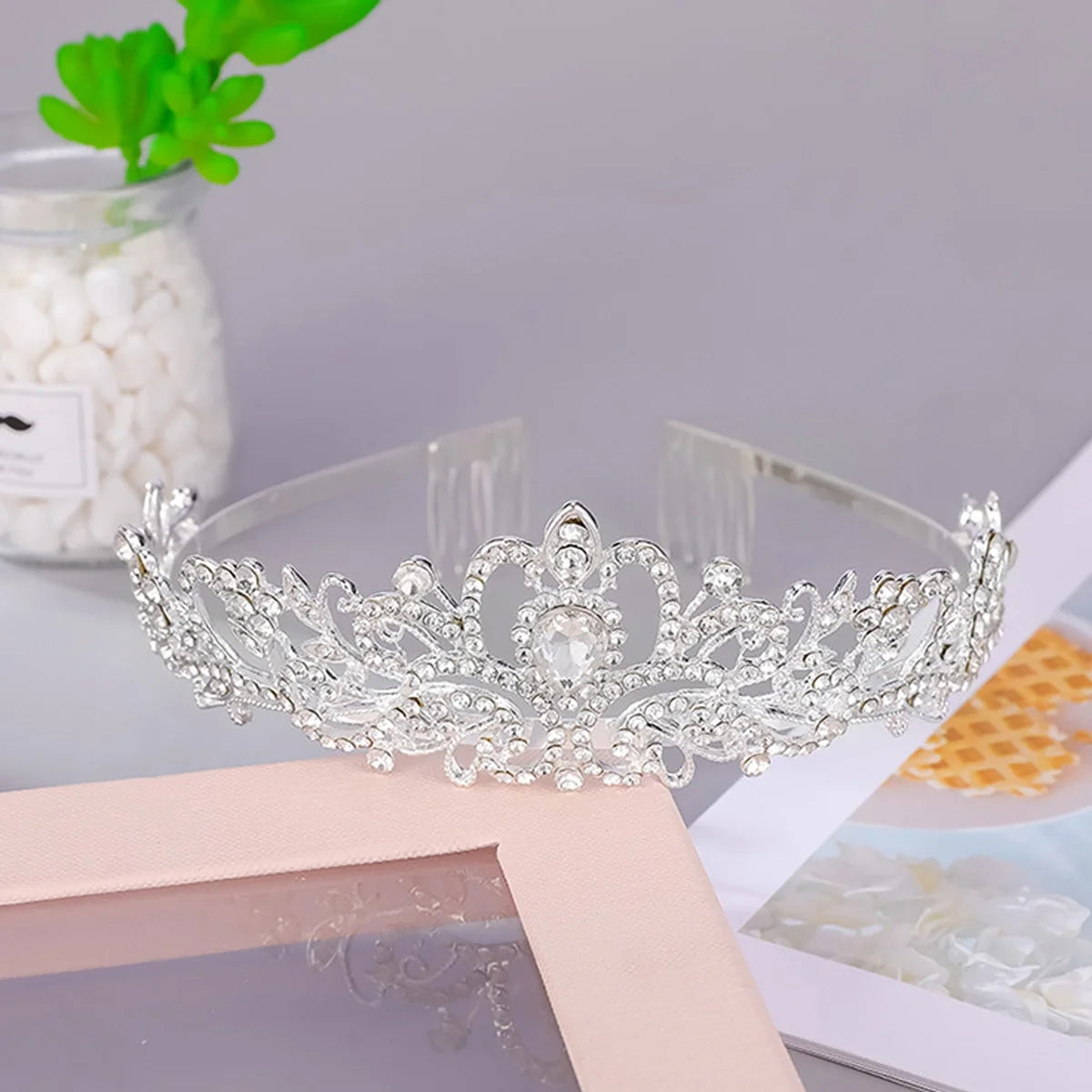 Crown Tiara for Women Girls Elegant Princess Crown with Combs Tiaras for Women Bridal Wedding Prom (Silver)